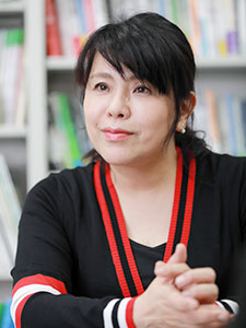 新井範子氏