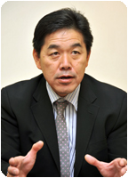 井上氏