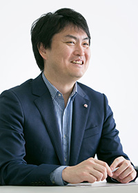 高崎賢司氏