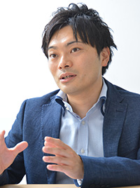 石田　潤氏