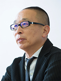 佐藤　卓氏