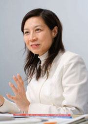 薗田綾子氏