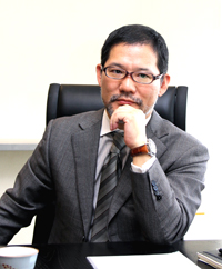 岸田雅裕氏