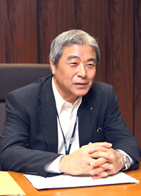 成田 裕氏