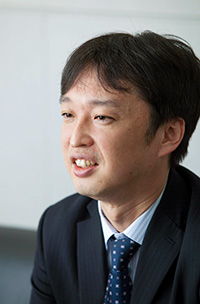 川合真樹氏