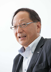 山崎真人氏