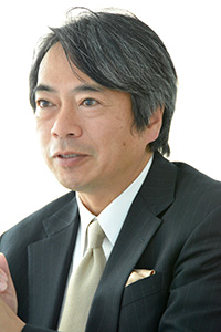 山本　浩氏