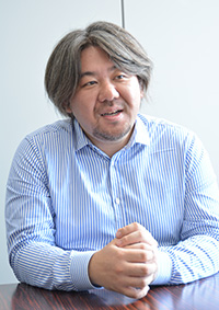 菅野 薫氏