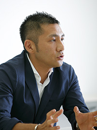 青木雄一郎氏