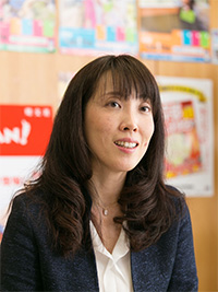 鶴岡優子氏