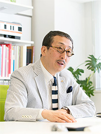 山田晃三氏