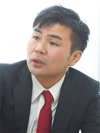 水藤嘉亮氏