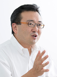 村上敬亮氏