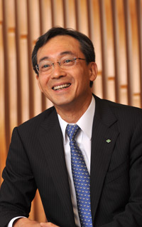 市川晃氏