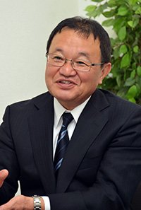 下屋俊裕氏